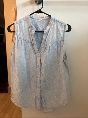 cloth & stone Washed Light Blue Sleeveless Button-Up Blouse